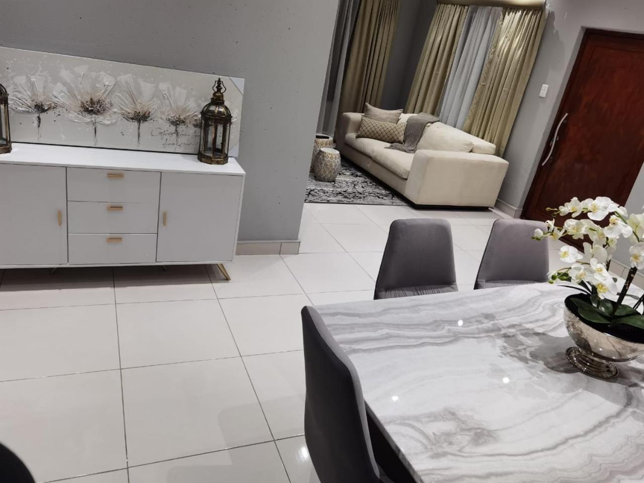Kings View Exclusive Villas Претория Екстериор снимка